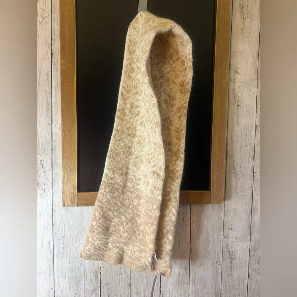 NWT Vintage Liz Claiborne Woodward Lothrop Tan Print Wool Scarf